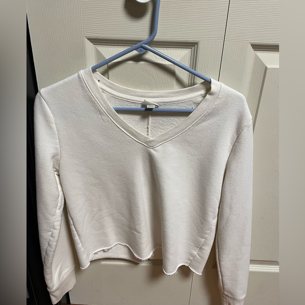 White V-neck crew